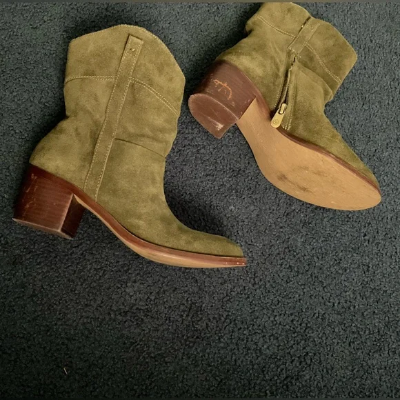 🔥Adrienne Vittadini Green Suede Boot size 7 - Picture 3 of 7